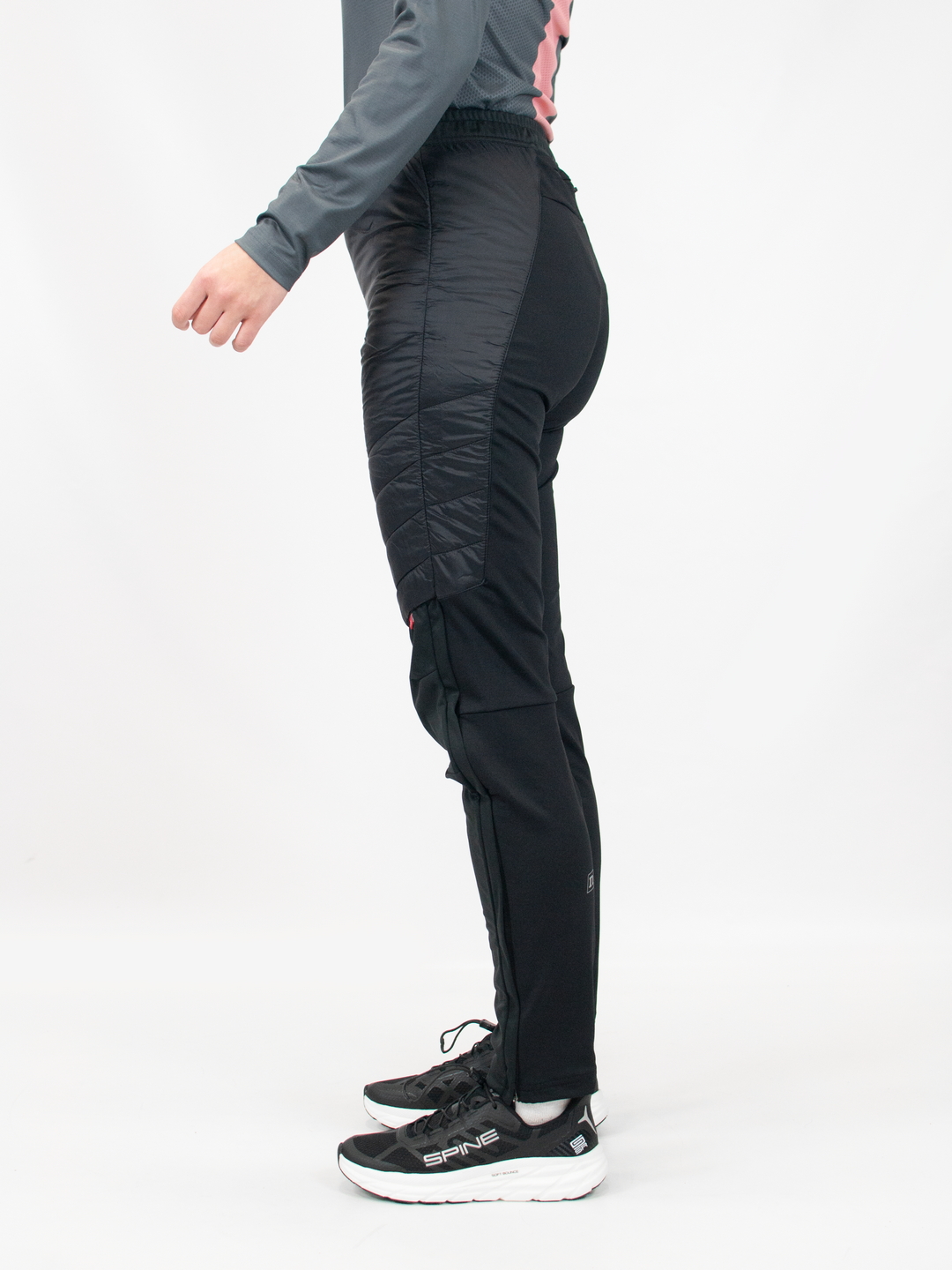 059634-0001 Брюки разминочные жен. NONAME HYBRID PANTS 22 WOS, цв. черный
